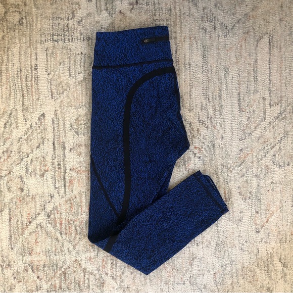 lululemon RARE On Track Tight 25" *Luxtreme - Picture 8 of 9